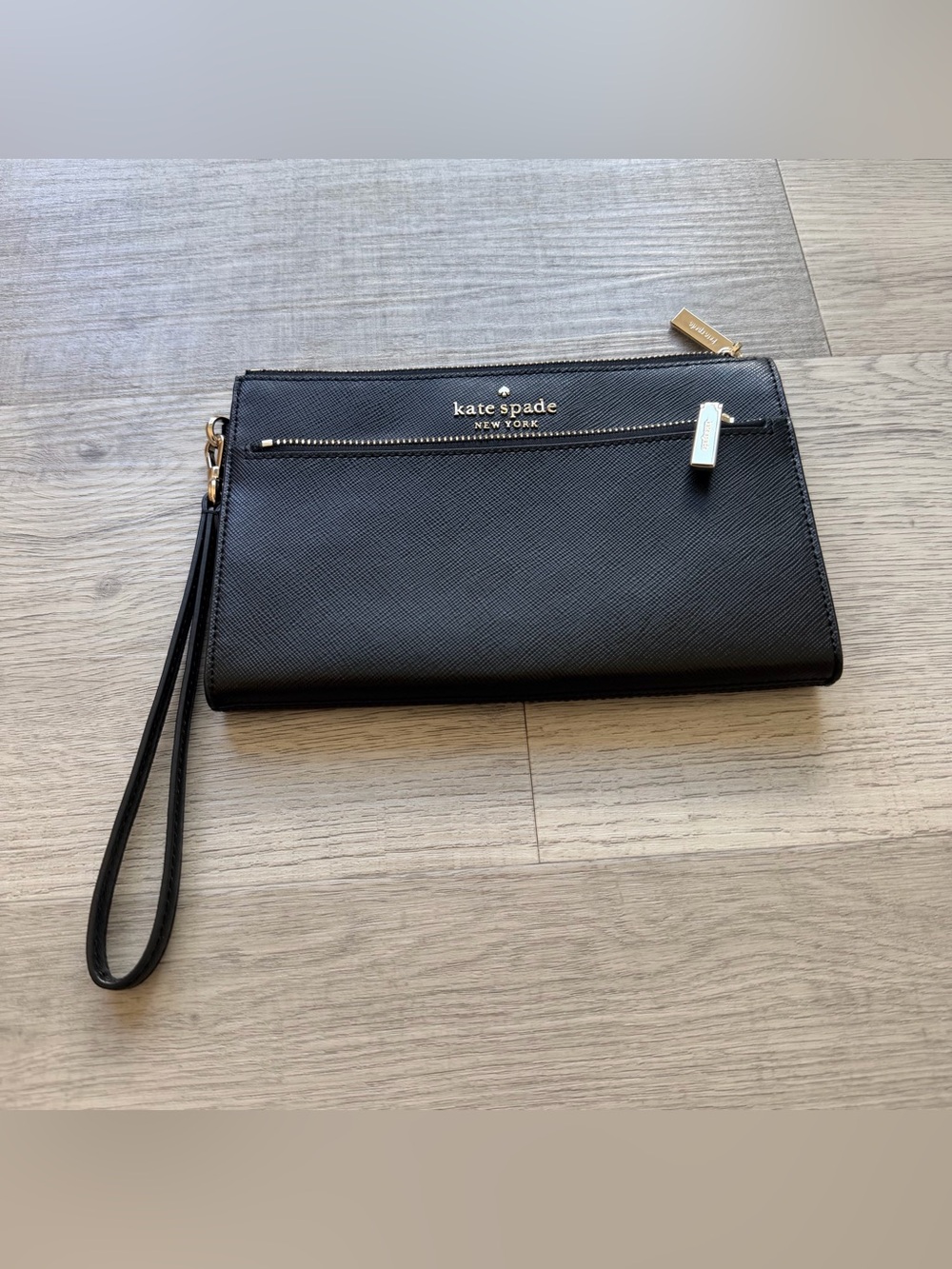 kate spade black leather wristlet with gold hardware - A6